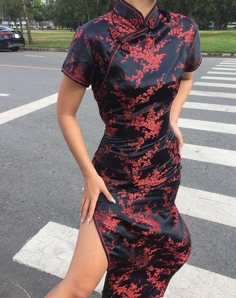 Chinese Dress Aesthetic, Qipao Aesthetic, Qipao Outfit, Chinese Dress Modern, Long Qipao, Asian Style Dress, Chinese Costume, Ethno Style, Chinese Style Dress