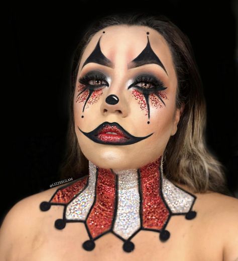 Easy Scary Clown Makeup For Women, Half Clown Face Makeup, Jester Face Paint, Jester Makeup Female, Clown Face Makeup, Evil Clown Makeup, Jester Makeup, Cute Clown Makeup, Scary Clown Makeup