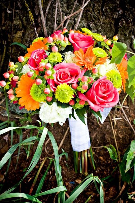 Green Prom Flowers, Homecoming Bouquet Ideas, Homecoming Bouquet, Bride Bouquet Pink, Hoco Flowers, Hoco 2023, Roses Orange, Hypericum Berries, Brides Bouquet