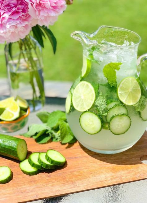 Cucumber Mojito Recipe, Cucumber Mint Lemonade, Cucumber Mojito, Mint Lemonade Recipe, Mint Margarita, Classic Mojito, Cucumber Detox Water, Pineapple Mint, Warm Lemon Water