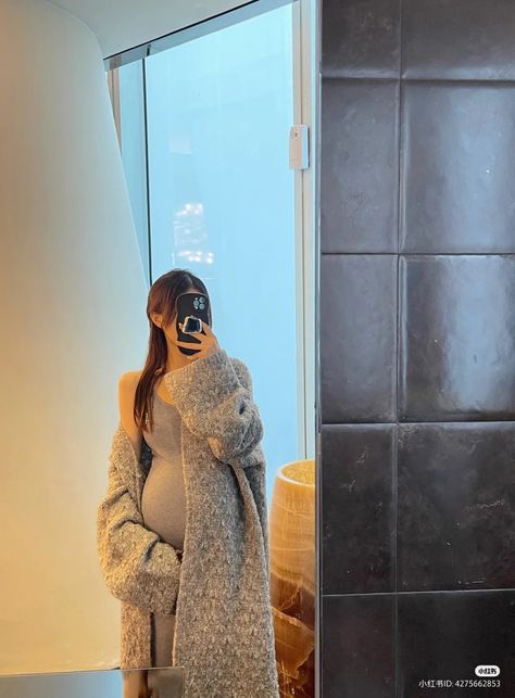 Yn Pregnant With Husband, Korean Fashion Pregnant, Pregnant Girl Outfits, Pregnant Korean Woman, Pregnant Aesthetic Outfit, Pregnant Girl Aesthetic, Pregnant Women Aesthetic, Pregnant Woman Aesthetic, Yn Pregnant