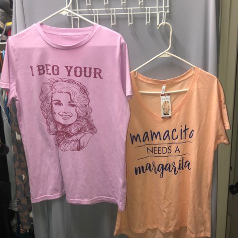 I Beg Your Picture Of Dolly Parton :) Mamacita Needs A Margarita 1 Has Tags Both Xl Mamacita Needs A Margarita, Short Sleeve Peplum Top, Swiftly Tech Short Sleeve, Nfl Outfits, Cute Graphic Tees, Your Picture, Harley Davidson Women, Concert Tees, Dolly Parton