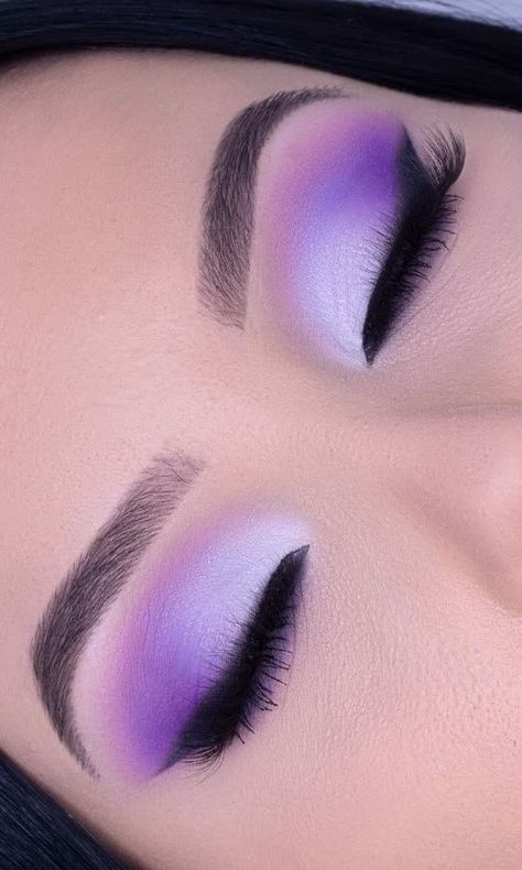 Sweet 16 Makeup Lavender, Purple Quince Eye Makeup, Formal Purple Makeup, Light Blue And Purple Eye Makeup, Prom Make Up Purple, Dark Purple Quince Makeup, Lavander Eyeshadow Look, Light Purple Smokey Eye Makeup, Lavender And Silver Makeup Looks