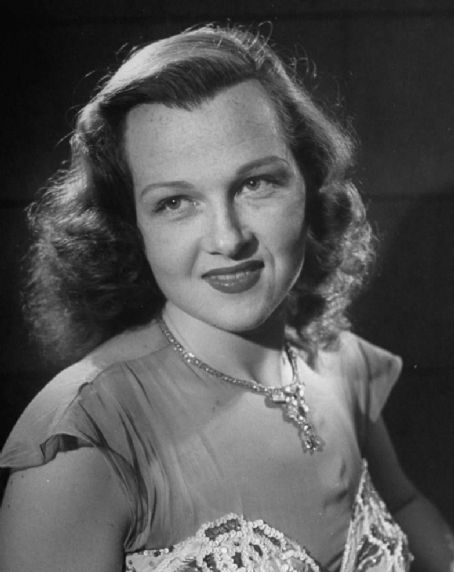 Vocalist, Jo Stafford - Started with The Stafford Sisters, then, The Pied Pipers, joined Tommy Dorsey & His Orchestra, before going solo Jo Stafford, Tommy Dorsey, Sunday Kind Of Love, Ella Fitzgerald, Hank Williams, Old Music, Easy Listening, Jambalaya, Pop Singers