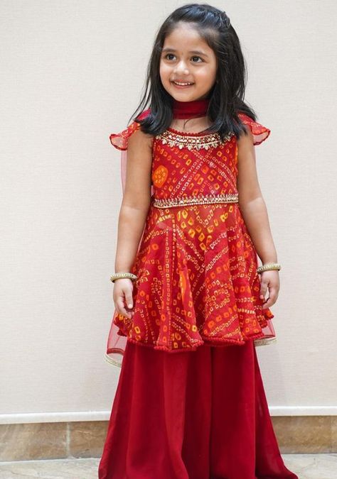 Kids Lehnga Dress Design, Kids Dress Patterns Indian, Baby Girl Dresses Indian, Net Frocks, Long Frocks For Women, Kids Frocks Design Cotton, Frocks For Women, Indian Dresses For Kids, Birthday Frocks