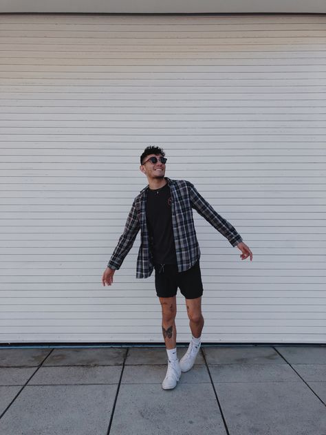 Flannel And Shorts Outfits Men, Flannel With Shorts Outfits Men, Oversized Flannel Outfits Men, Vans Outfit Men Casual, Black Flannel Outfit Men, Shorts And Flannel Outfit, Flannel With Shorts, Flannel And Shorts Outfits, Black Flannel Outfit