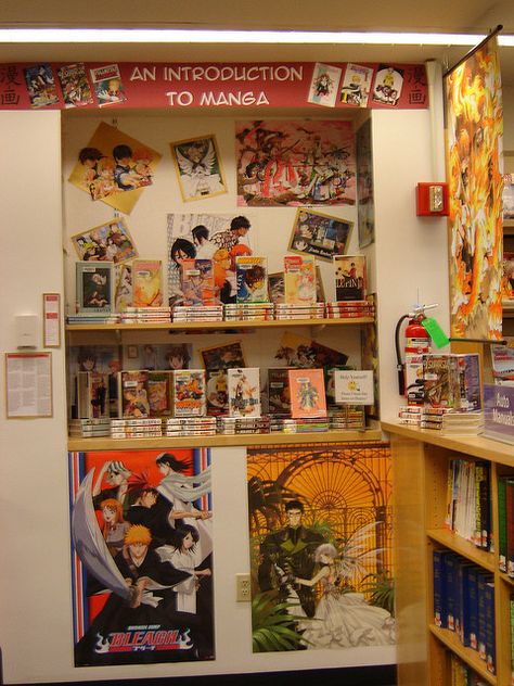 A Manga display idea Graphic Novel Display, Manga Display, Manga Library, Anime Rooms, Manga Store, Bedroom Anime, Library Signage, Teen Library, Anime Club