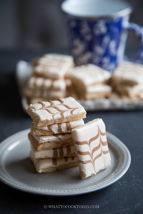 Easy Cheese Button Cookies Button Cookies, Asian Noodle Dishes, Cookie Base, Marshmallow Frosting, Easy Cheese, Easy Asian Recipes, Easy Chinese Recipes, Cookie Do, Delicious Cookie Recipes