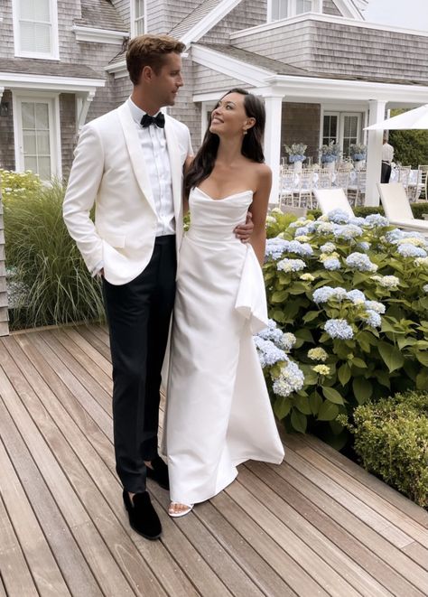 Coastal Elegant Wedding Dress, Nantucket Micro Wedding, Hamptons Wedding Dress, Wedding Dresses Preppy, Preppy Beach Wedding, Cape Cod Wedding Dress, Wrightsville Beach Wedding, Hamptons Beach Wedding, New England Wedding Dress