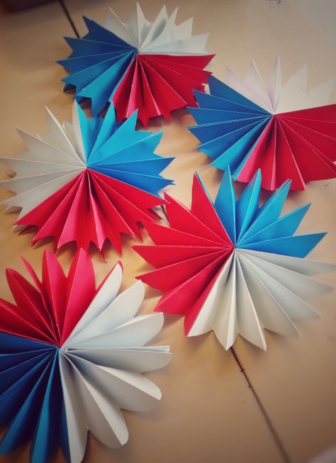 Fiestas patrias Independence Day Theme Decoration, Chilean Party Decoration, Indian Independence Day Decoration Ideas, Jubilee Crafts, Coronation Crafts, Independence Day Hangings, Independence Day Wall Hanging Craft Ideas, Patriot Day Crafts For Kids, Labor Day Crafts