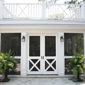 Read at : graden-opt.blogspot.com Double Screened Porch Doors, French Doors To Screened Porch, Screened Porch Doors, Double Screen Doors, Screened Front Porches, Farmhouse Front Porch Decor, Screen Porches, Screened Porches, Enclosed Porch