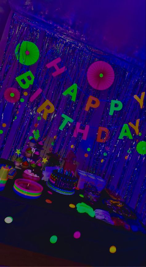 Sweet 16 Party Ideas Glow In The Dark, Sweet 16 Glow In The Dark Party Ideas, Glow In The Dark Party Ideas, Glow In The Dark Decorations, Glow In The Dark Cake, Glow In The Dark Birthday, 17th Birthday Party Ideas, Glow Theme Party, Dark Birthday