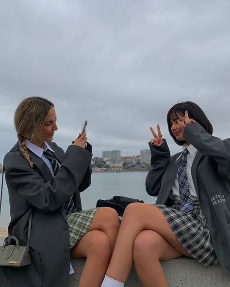 Boarding School Aesthetic, Estilo Madison Beer, School Uniform Outfits, Catholic School, School Uniforms, Rory Gilmore, Boarding School, Academia Aesthetic, School Fits