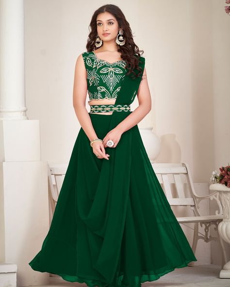 Lehengas For Wedding, Umbrella Lehenga, Plain Lehenga, Flared Lehenga, Green Lehenga Choli, Latest Lehenga Choli, Lehenga Dress, Lehenga Choli Designs, Reception Sarees