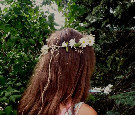 Hippie daisy headband, EDC Flower Crown hairwreath Hippie costume flower power hair 70s daisy Electric Festival hairpiece Bohemian Ultra Flower Crown Hair, Daisy Flower Crown, Daisy Crown, Bridal Hair Wreath, Daisy Headband, Chain Headband, Hippie Headbands, 70s Hair, Wreath Accessories