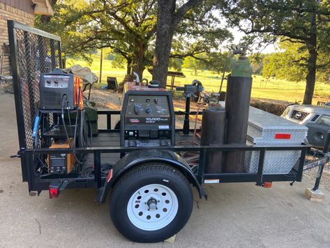 Set up for ranch/farm welding Mobile Welding Trailer, Welding Trailer Ideas, Welding Setup, Welding Skid, Welded Table, Service Trailer, Welding Bench, Welding Trailer, Trailer Frame