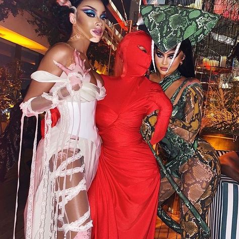 Winnie Harlow Instagram, Kylie Jenner And Kim Kardashian, Bride Of Frankenstein Costume, 25th Birthday Party, The Monster Mash, Frankenstein Costume, Kim And Kourtney, Wild Birthday Party, Richest Celebrities