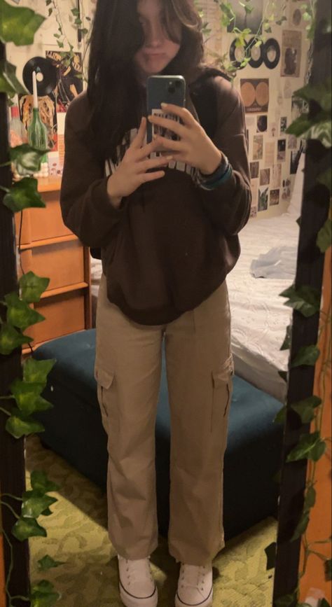 #outfitideas #outfitinspo #cargopants #streetwear #aesthetic #aestheticoutfit Cargopants Aesthetic, Cargo Pants Outfit Aesthetic, Cargo Pants Outfit Winter, Brown Cargo Pants Outfit, Cargopants Streetwear, Cute Long Sleeve Dresses, Brown Pants Outfit, Fall Aesthetic Outfit, Aesthetic Outfits Vintage