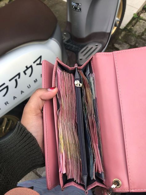 Car Outfit, Album Cover Wallpaper Collage, Thrift Store Outfits, Money Collection, Creative Gifts For Boyfriend, Manifesting Dreams, Vision Board Affirmations, Money On My Mind, Pink Phone Cases