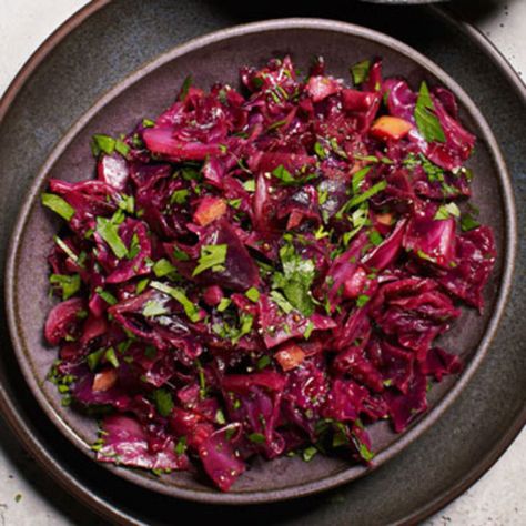 Sweet & Sour Braised Cabbage Red Cabbage Apple, Sweet And Sour Cabbage, Sour Cabbage, Red Cabbage Recipes, Braised Red Cabbage, Cabbage Head, Braised Cabbage, Jamie Oliver Recipes, Vegetarian Cabbage