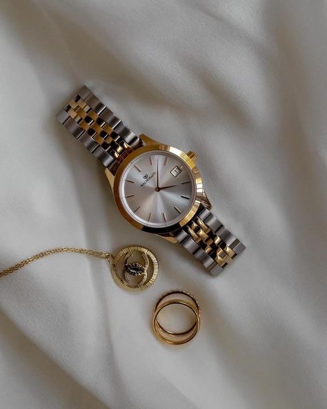 Watches Women Aesthetic, Watch Women's Classy, Trendy Watches Women, Classy Womens Watches, Watches Women Simple, Vintage Gold Watch, Pretty Watches, Diy Fashion Scarf, Rolex Watches Women