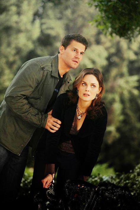 Booth and Brenen Temperance Bones, John Francis Daley, Knee Bones, Temperance Brennan, Seeley Booth, Bones Tv Series, Booth And Bones, Booth And Brennan, Bones Show