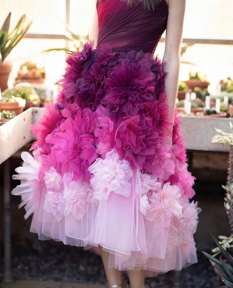 Pre-Fall 2019 Marchesa collection. Shot by @joannatotolici. #marchesa #pf19marchesa Marchesa Bridal, Royal Blue Gown, Pink Peacoat, Haute Couture Embroidery, Skirt Inspiration, Flowers Dress, Ombre Dress, Textured Skirt, Lavender Dresses