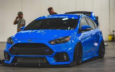 Ford Focus RS! 💙❤️🔥😍😍😳😳😳 Ford Focus Hatchback, Ford Rs, Ford Fiesta St, Ford Focus Rs, Focus Rs, Ford Car, Ford Focus St, Pimped Out Cars, Hot Hatch