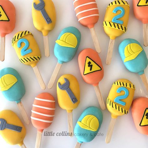 Construction Cake Pops, Construction Cake, Birthday Party Theme Decorations, Baby Milestones, 4th Birthday, Theme Party, Cake Pops, 2nd Birthday, Birthday Party Themes