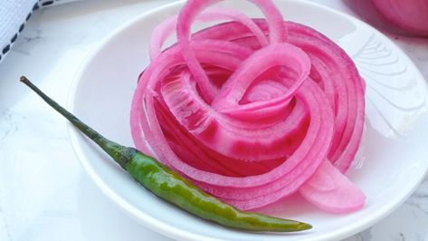 Indian Style Pickled Onions | Sirke Wale Pyaaz | Love Laugh Mirch Pickled Onions, Vegetarian Meals, Indian Cooking, Vegetable Sides, Food Stuff, Indian Style, Quick Easy Meals, Easy Recipe, Vegan Gluten Free