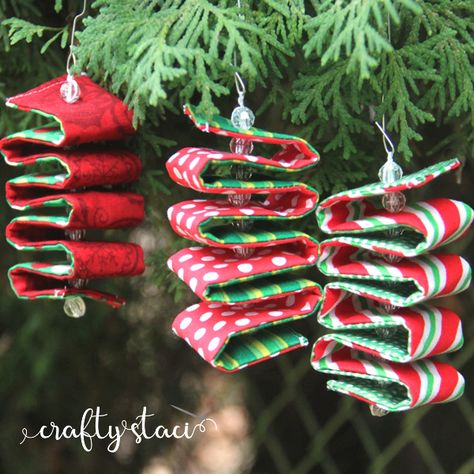 Ornament Printable, Christmas Sewing Projects, Ribbon Candy, Candy Ornaments, Fabric Christmas Trees, Quilted Ornaments, Quilted Christmas Ornaments, Ornament Tutorial, Christmas Ornament Pattern