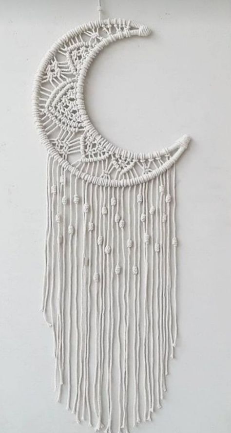 Moon Macrame Diy, Macrame Rug, Macrame Hanging Chair, Dream Catcher Patterns, Macrame Feathers, Free Macrame Patterns, Macrame Dream Catcher, Diy Boho Decor, Boho Moon