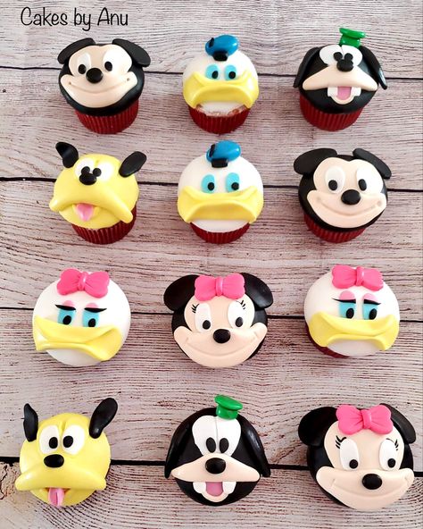 Mickey & friends 3D fondant cupcakes #cakesbyanu Cake Artist, Fondant Cupcakes, Mini Mouse, Mickey Minnie Mouse, Mountain House, Mickey Minnie, Mickey And Friends, Fondant, Minnie Mouse