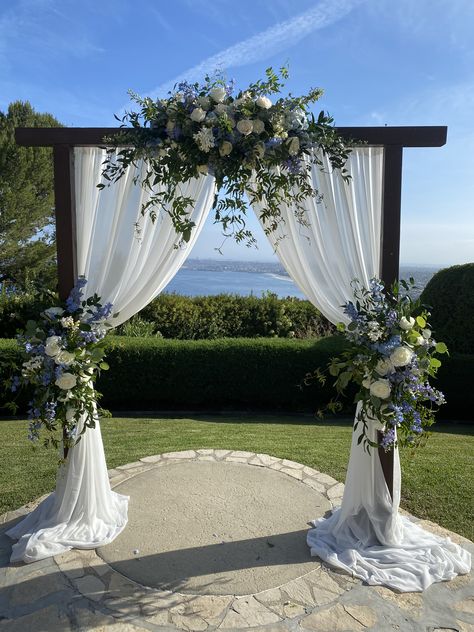 Simple Wedding Arch, Wedding Arches Outdoors, Outdoor Backdrops, Wedding Archway, Wedding Alters, Wedding Arch Flowers, Arch Decoration Wedding, Nike Shoe, Blue Themed Wedding