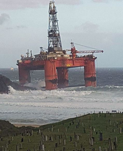 August 2016: A 17,000-tonne oil rig has run aground after being blown ashore on the Western Isles. The Transocean Winner was under tow west of Lewis when it was hit by severe storms. It became detached from the tug boat overnight, before running aground at the beach of Dalmore in the Carloway area. Oil Rig Jobs, Water Well Drilling Rigs, Texas Oil, Water Well Drilling, Oil Platform, Oil Drilling, Well Drilling, Oil Refinery, Severe Storms