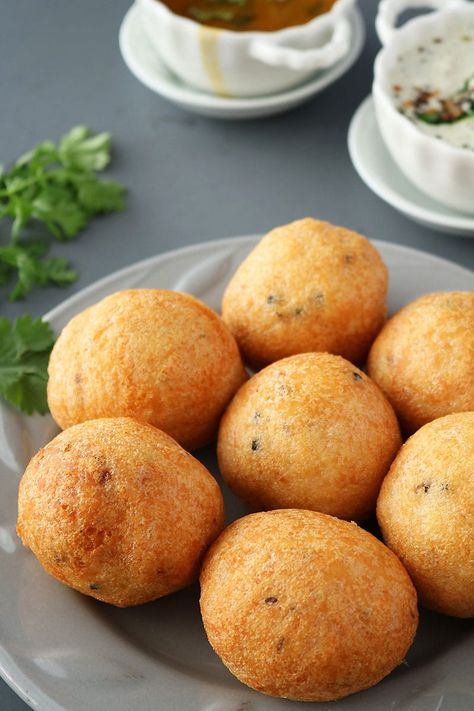 Mysore Bonda | Ulundhu Bonda | Easy snack Recipe Prata Recipe, Maida Recipes, Kerala Pictures, Mysore Bonda, Evening Snacks Indian, Healthy Indian Snacks, Snacks Indian, Desi Street Food, Hebbar's Kitchen