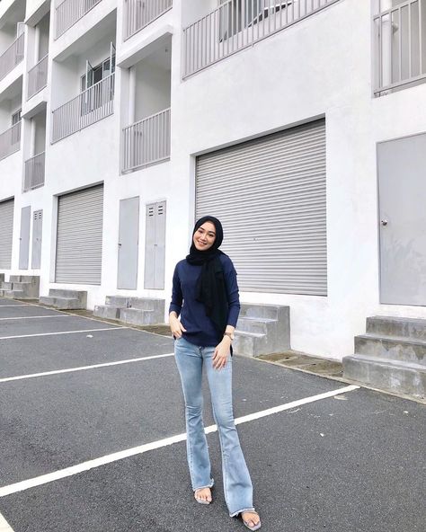 Bootcut Outfit Hijab, Jeans Outfit Hijab, Ootd Ngampus, Bootcut Jeans Outfit, Fashion Inspo Casual, Hijab Jeans, Beautiful Skin Care, Hijab Fashionista, Cute Outfit Ideas