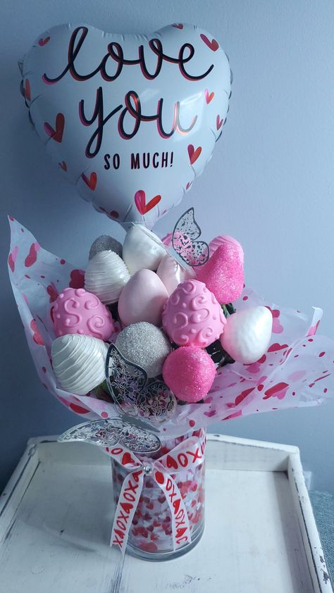 Valentine Strawberry Bouquet, Small Strawberry Bouquet, Valentines Day Strawberries Bouquet, Covered Strawberries Ideas Valentines, Valentines Berries, Vday Strawberries, Chocolate Strawberry Bouquet, Covered Strawberries Bouquet, Chocolate Covered Strawberry Bouquet