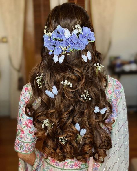 Butterfly Hairstyle, Engagement Hairstyles, Quince Hairstyles With Crown, Quinceanera Hairstyles, Hoco Hair Ideas Medium, Quince Hairstyles, Open Hairstyles, Hoco Hair Ideas, Butterfly Hair