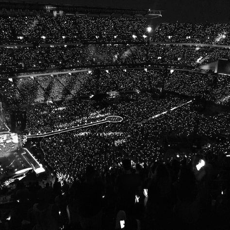 Stadium Concert, Image Collage, Concert Aesthetic, Aesthetic White, Black And White Aesthetic, Black N White Images, 2024 Vision, Black N White, White Aesthetic