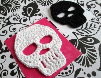 Standout Skull Motif - Free Crochet Pattern 💀 #crochet #skull Crochet Skeleton Applique, Crochet Skull Bookmark, Crochet Skull Free Pattern, Crochet Skull Patterns Free, Crochet Skull Pattern, Crochet Skeleton, Coasters Free Pattern, Skull Bookmark, Crochet Skull Patterns