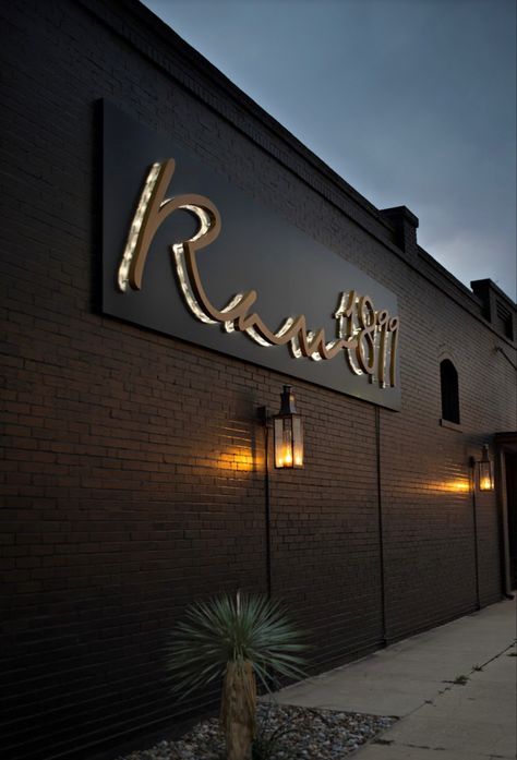 Modern Restaurant Signage, Restaurant Signage Design Outdoor, Outdoor Restaurant Signage, Neon Sign In Restaurant, Restaurant Led Signage, Neon Signs In Restaurants, Restaurant Signage, Office Interior Design Modern, Storefront Design