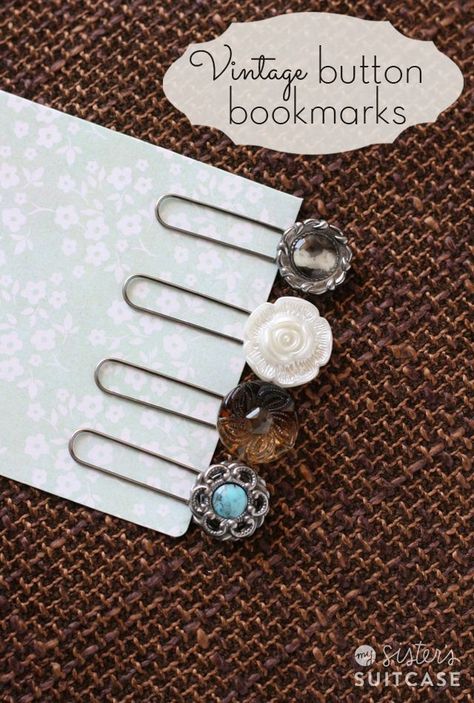 Penanda Buku, Astuces Diy, Diy Bookmarks, Vintage Diy, Button Art, Button Jewelry, Button Crafts, Diy Vintage, Vintage Crafts