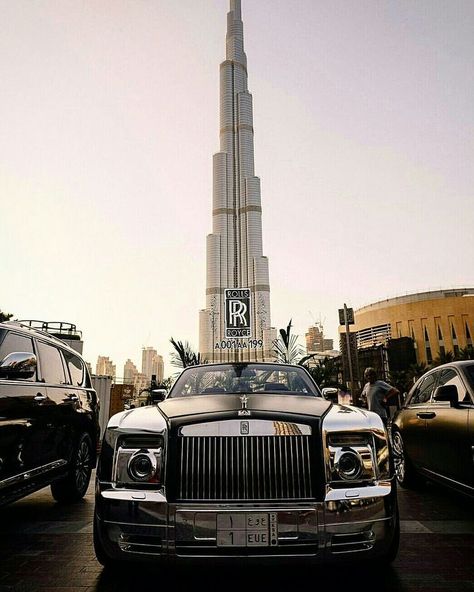 men luxury lifestyle Cars Rolls Royce, Roll Royce, Cars Tattoo, Cars Drawing, Wallpaper Car, Aesthetic Cars, Rolls Royce Motor Cars, Cars Aesthetic, Rolls Royce Wraith