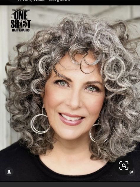 Grey Hair Over 50, Natural Curly Hair Cuts, Medium Length Curly Hair, Grey Curly Hair, Grey Hair Inspiration, Curly Hair Photos, Short Curly Haircuts, Medium Curly Hair Styles, Haircuts For Curly Hair