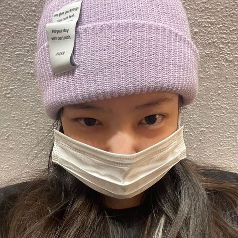 Jennie Beanie, Jennie Pp, Jenny Kim, Jennie Icon, Purple Hats, Jennie Lisa, Blackpink Jennie, South Korean Girls, Business Women