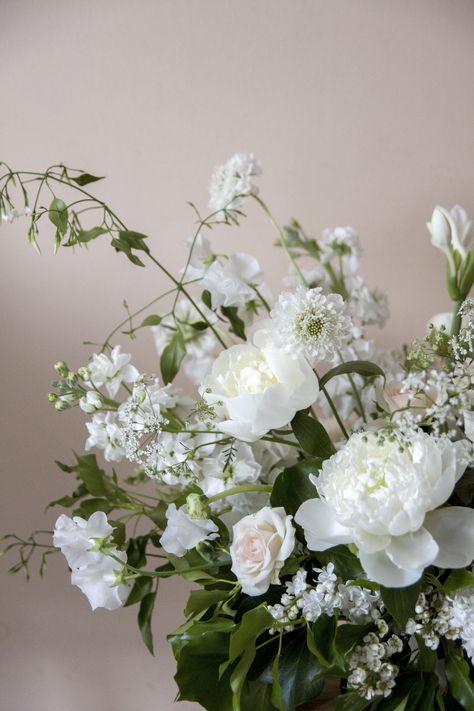 White And Green Floral Arrangements Wedding, Low White Floral Centerpieces, White Floral Ground Arrangement, Whimsical White Flower Arrangements, Organic White Wedding Florals, Bud Vases Wedding, Greenery Wedding Centerpieces, Fall Floral Centerpieces, White Floral Arrangements