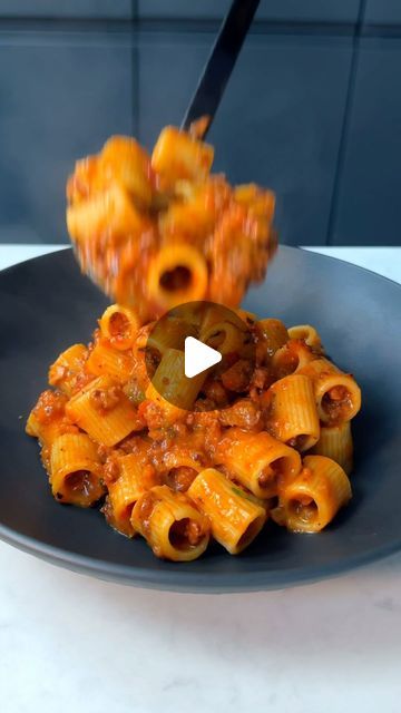 Sam Way on Instagram: "Episode 2 | Date Night Dishes S2

Sausage Ragu 🍝

A rich and fragrant meaty sauce that is PERFECT for pasta. This is really easy to prep yet has so much flavour from the low and slow cook time (yes, this can be made in a slow cooker) - slow cooking allows all the flavours to meld together and intensify 🔥 Use any sausages you can get hold of, but Italian sauces are my favourite here since they are packed full of fennel. This can also be made in advance and stored in fridge overnight! Full recipe below…

Serves 4-6

- 700g Italian sausages
- 1 tbsp olive oil
- 2 medium white onions, finely diced
- Half a bulb of fresh fennel, finely diced
- 2 carrots, finely diced
- 3 garlic cloves, minced
- 1 tbsp fennel seeds, crushed in a pestle and mortar
- Sprig of thyme
- 1 gla Piri Piri Seasoning, Chicken Fajita Pasta, Red Pepper Pasta, Tomato Puree, Piri Piri, Pepper Pasta, Enjoy Your Meal, Beef Pasta, Pasta Ingredients