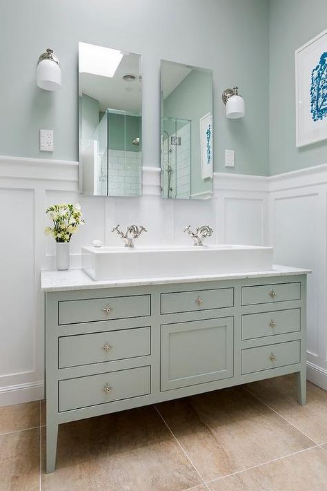 White and Green Bathroom Ideas - Transitional - Bathroom Hampton Style Bathrooms, Hamptons Style Bathroom, Light Green Bathrooms, Mint Green Bathrooms, Mint Bathroom, Green Bathroom Vanity, Styl Hampton, Green Vanity, Hamptons House