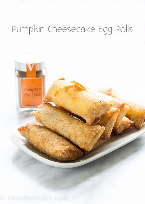 Pumpkin Cheesecake Egg Rolls Pumpkin Cheesecake Eggrolls, Cheesecake Egg Rolls, Cheesecake Pumpkin, No Egg Desserts, Recipe Cake, Egg Roll Recipes, Pumpkin Roll, Fall Foods, Food Sweet